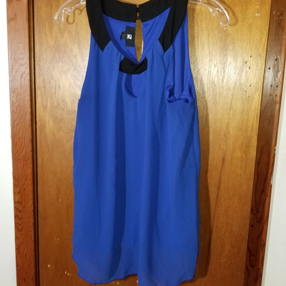 IZ byer Large sleeveless blouse